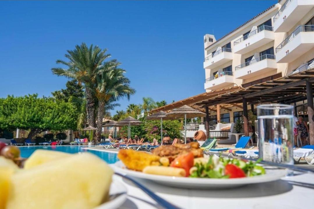 Nice Holiday Apartment Paphos Exteriör bild
